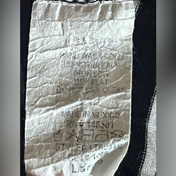 Forever 21 Black and White Striped 1/4 sleeve Tee. Women’s size Large. - Picture 9 of 10